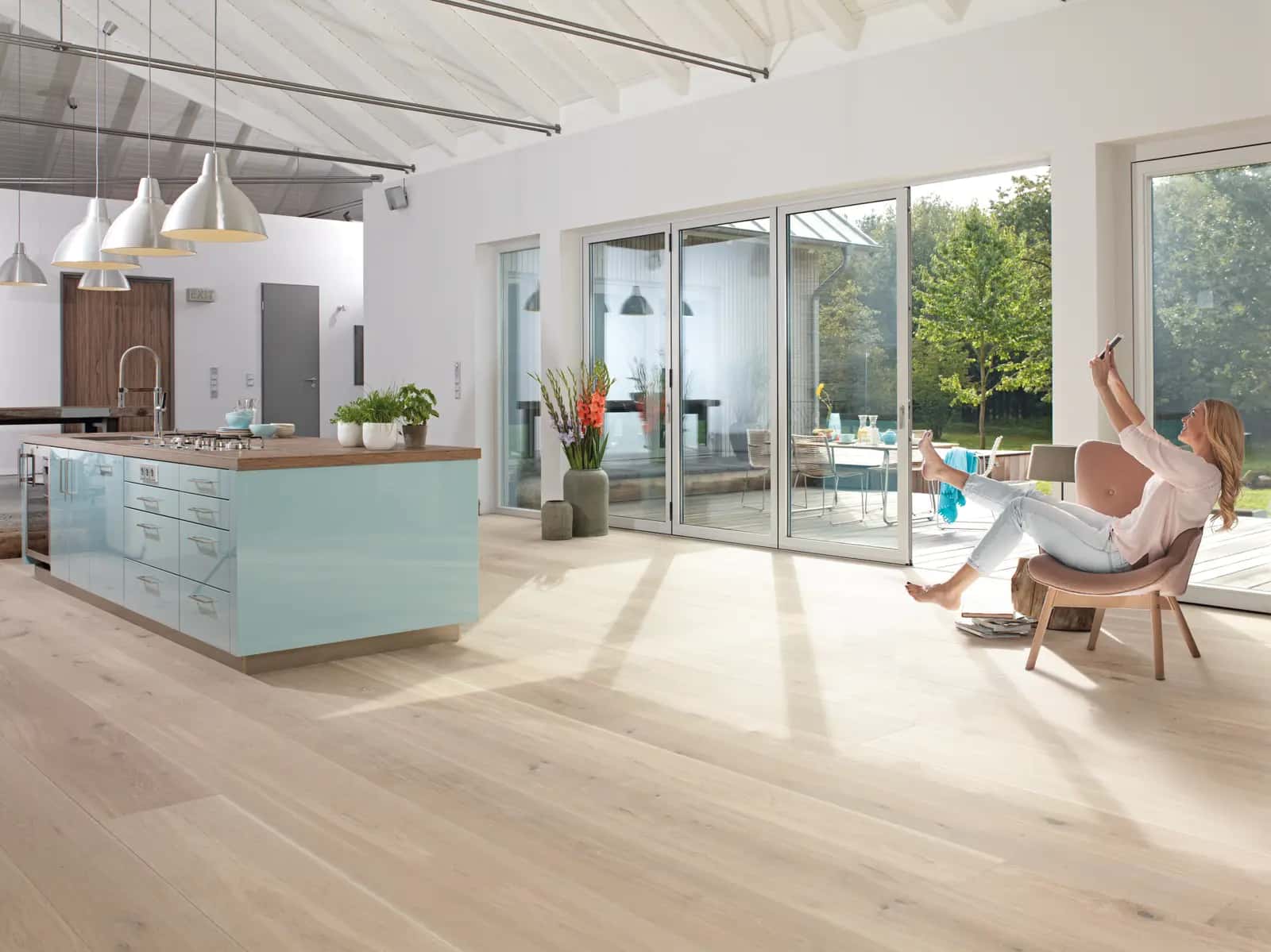 Boen Oak Coral eiken Chalet-plank in een warm interieur