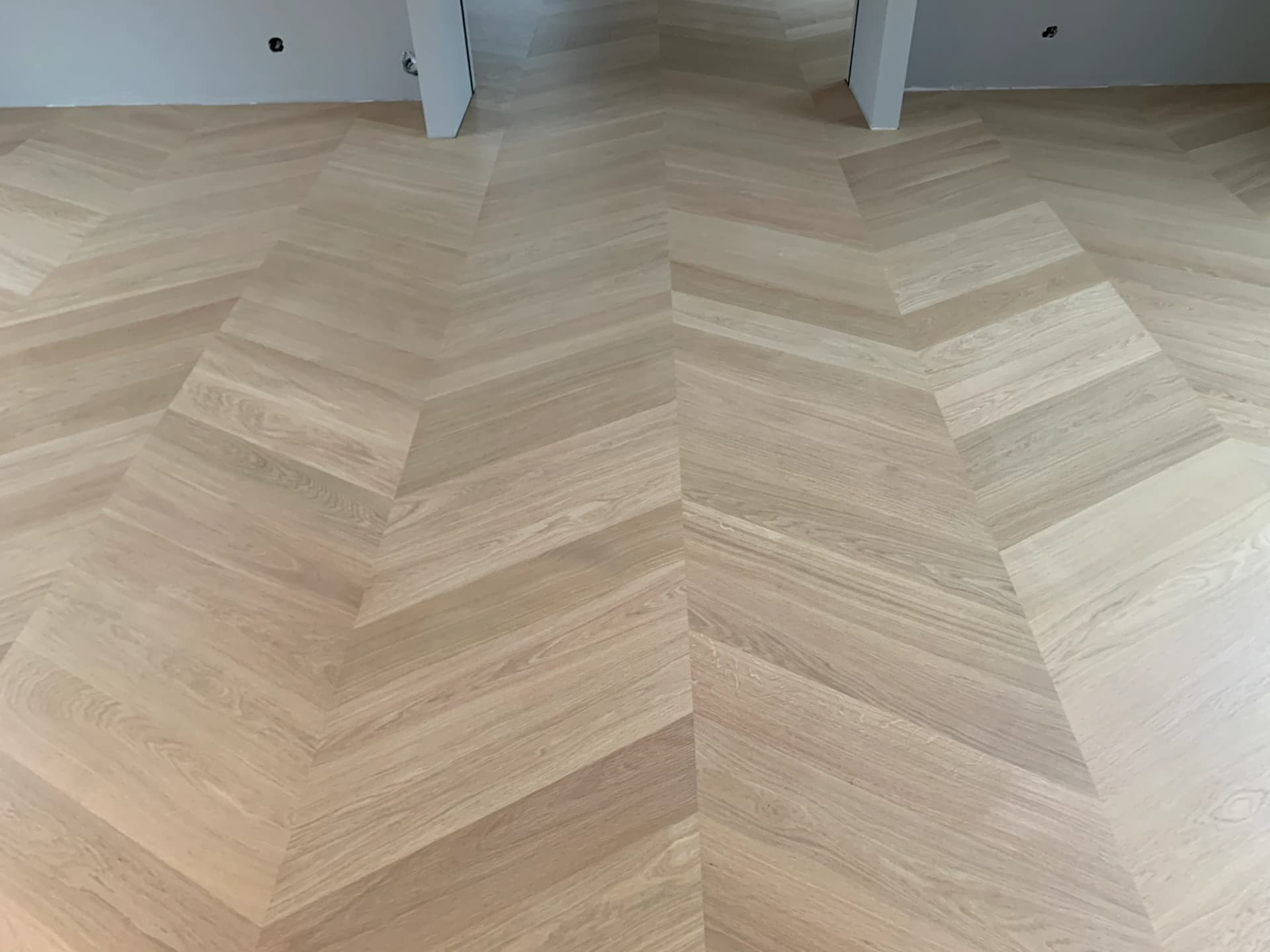 Hongaarse punt parketvloer in licht eiken