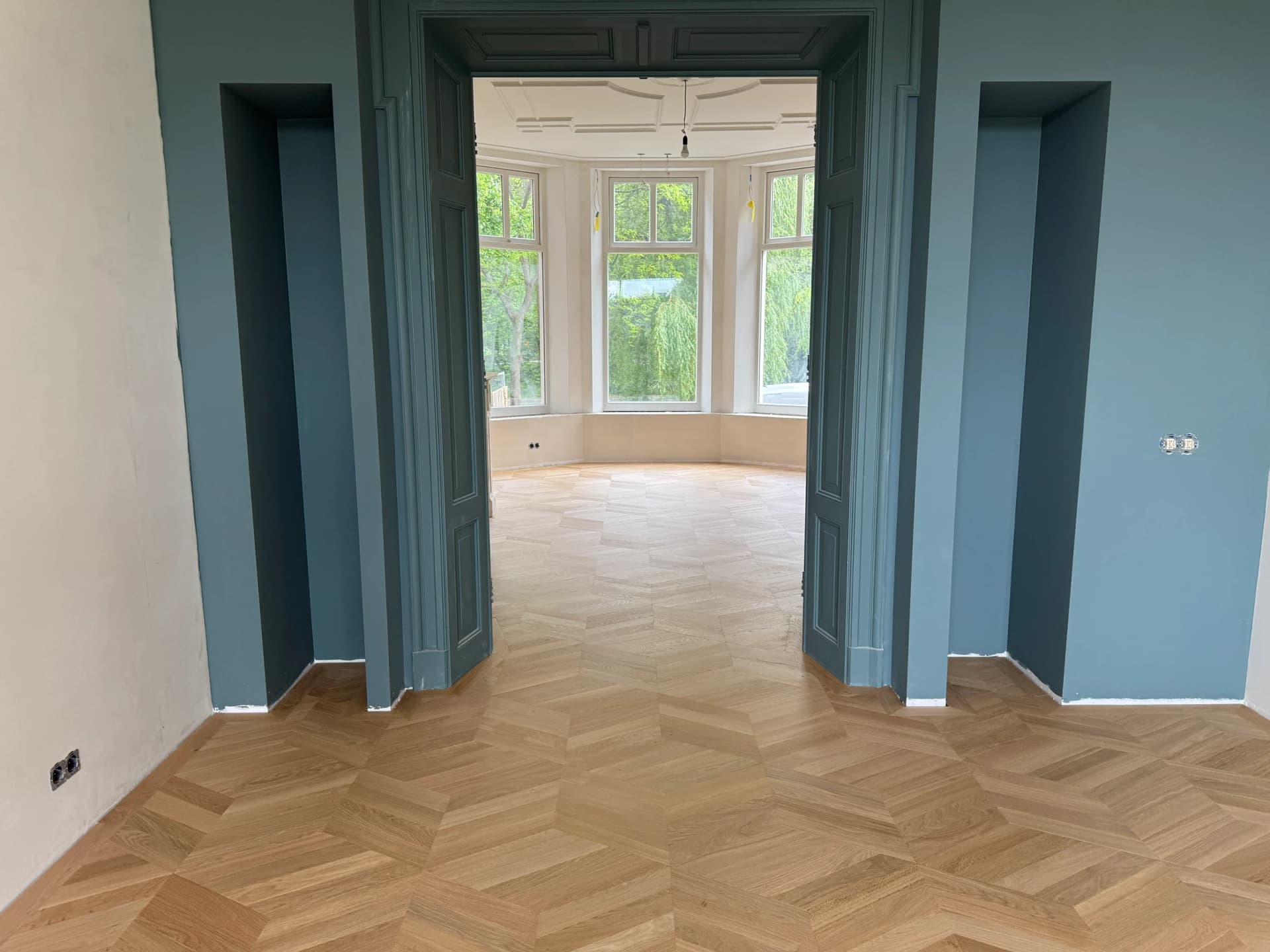 Eiken kubuspatroon en suite in een statig pand