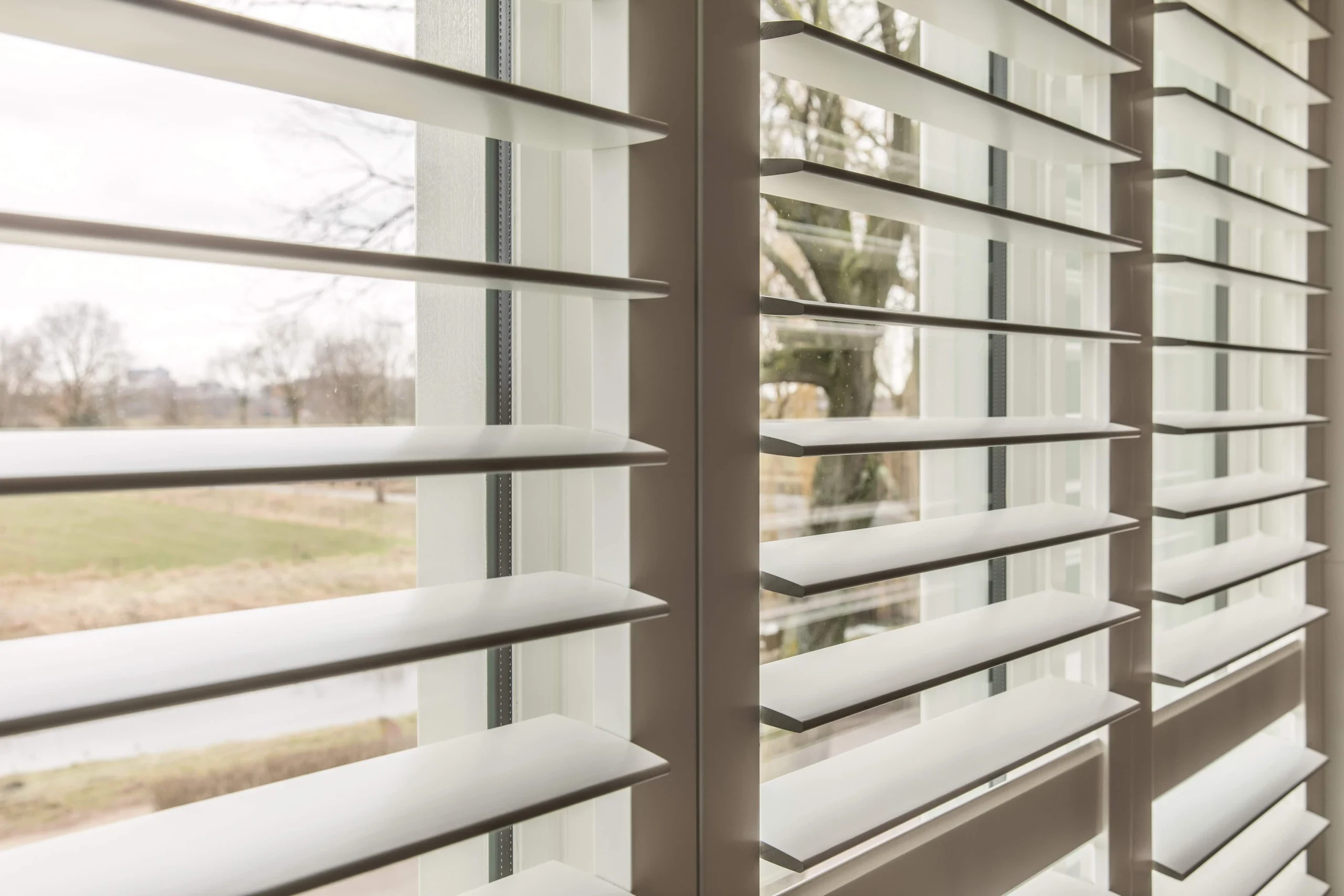 Houten shutters als raambekleding