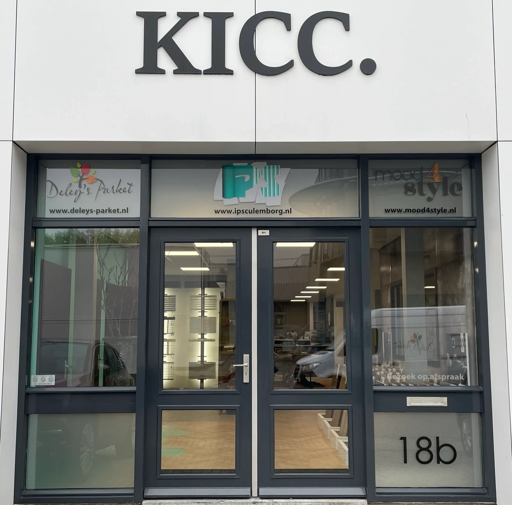 De entree van onze showroom (KICC) aan de Textielweg 18b in Culemborg
