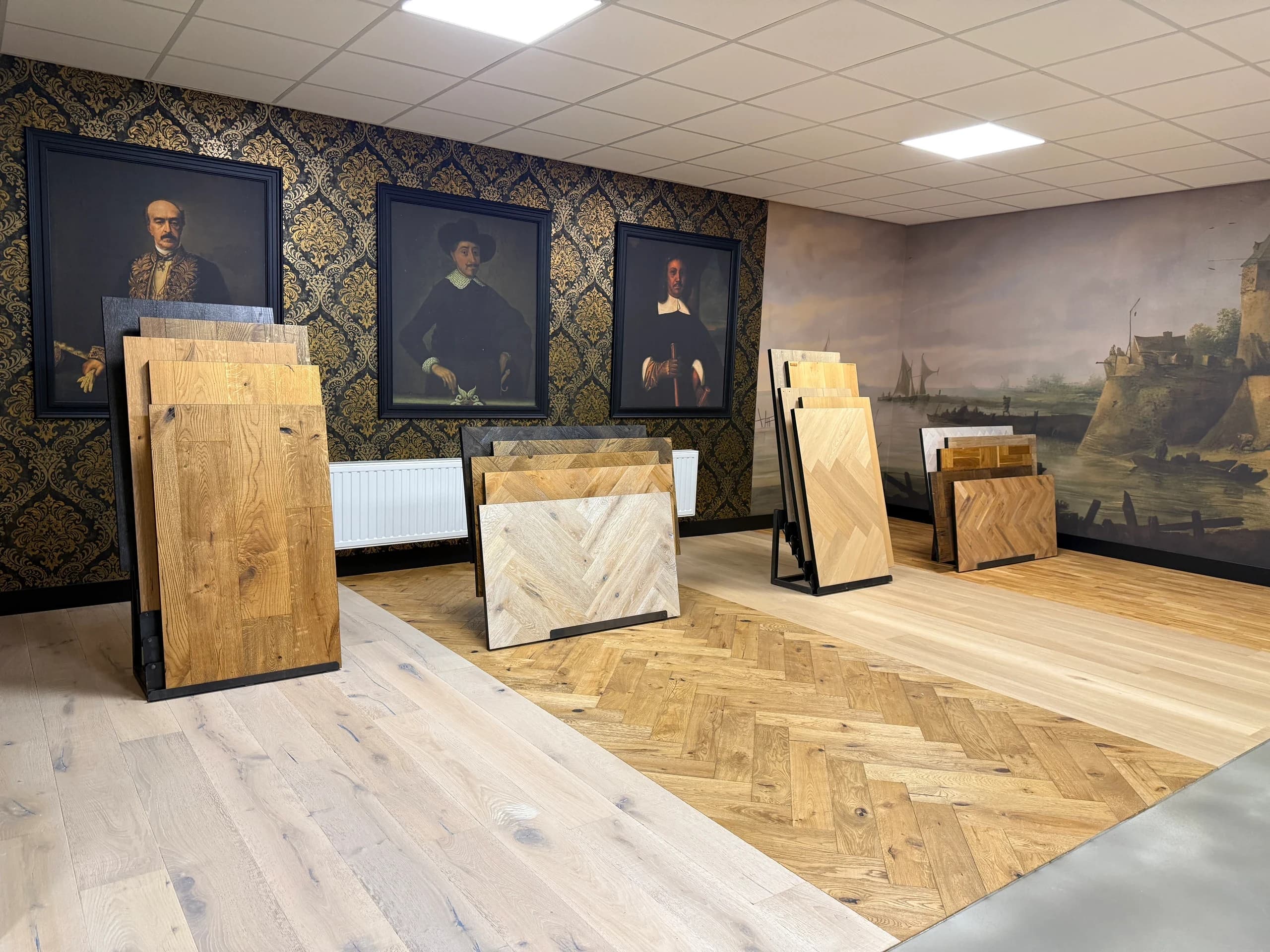 Vloerstalen van de houten-vloerencollectie in de showroom