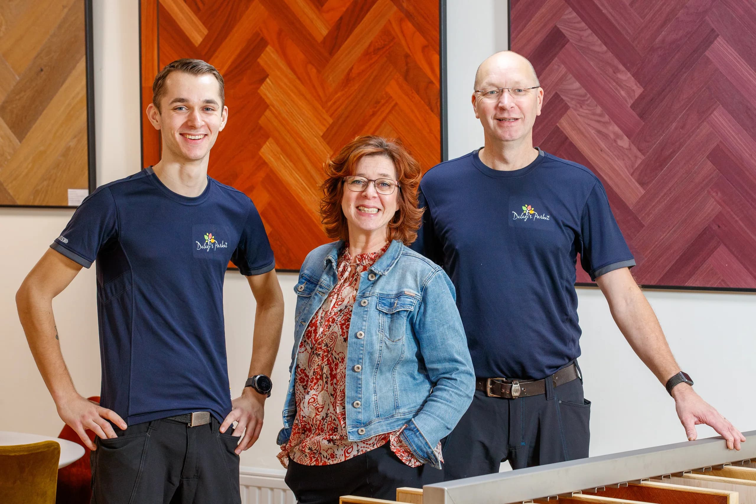 Frans, Ariëtte en Bart Deley in de showroom van Deley's Parket in Culemborg